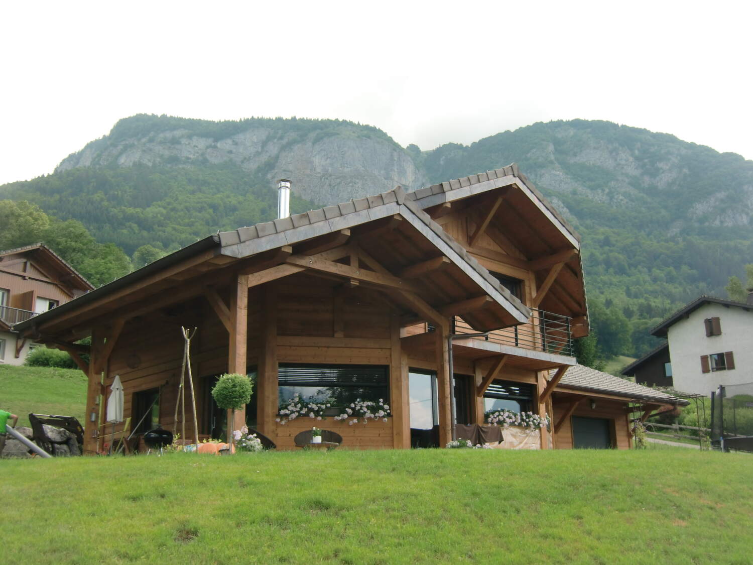 Chalet poteaux poutre Jolly Bois COnstruction à Amoudruz